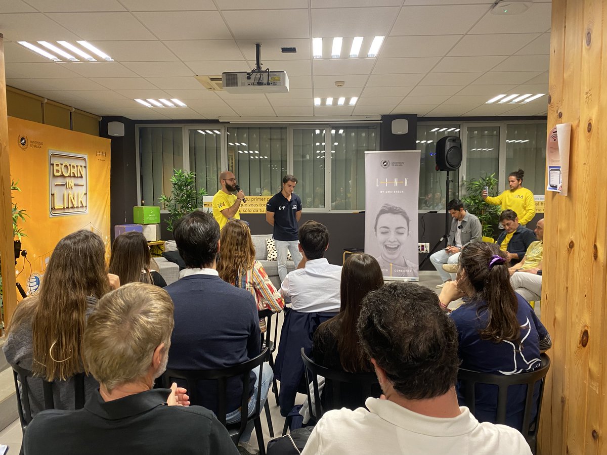 linkbyuma's tweet photo. 🍋En #BornInLink no podía faltar la intervención de los estudiantes Francisco Gutiérrez y Adrián Espinosa, de los #kprojects @UMARacingTeam y MART  respectivamente, que compartieron su experiencia de aprendizaje mediante la práctica en la construcción de 🏍 y 🏎 de competición🏁 https://t.co/ofziC4mNVC