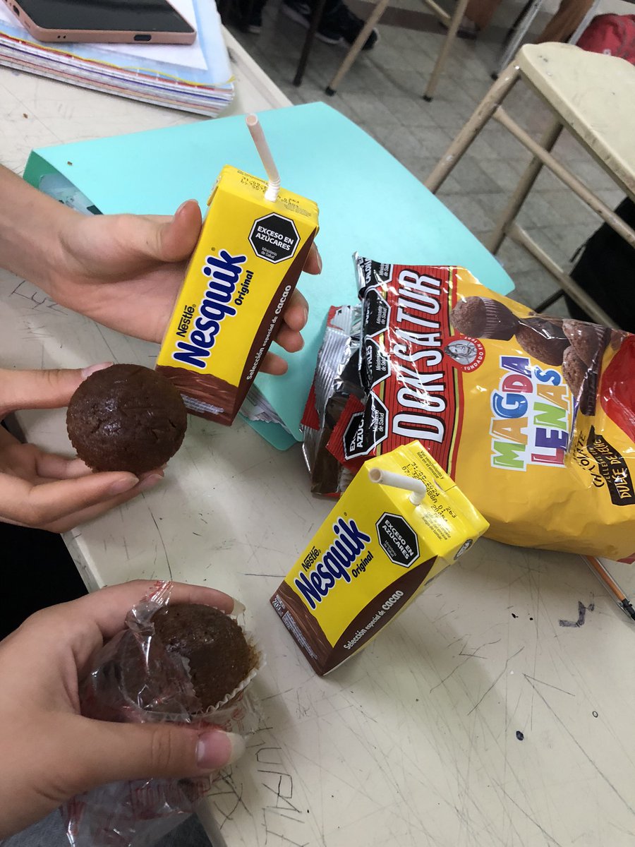Morenitagirotti's tweet photo. Todos preocupados por salvar la materia , agostina y yo , picnic 🧺 😄 https://t.co/ANuZ6EtstQ
