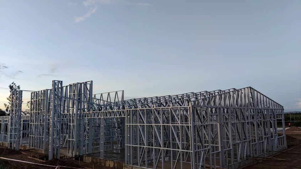MrRoofRwanda's tweet photo. Onwards and UPwards!
Our in-progress project is going strong 💪🏾
🔹🔹🔹
#mrroofrwanda #construction #renovation #innovation #lightsteelframe #buildwithus #newroofmovement #kigali #rwanda https://t.co/sfRY2Iy9T7