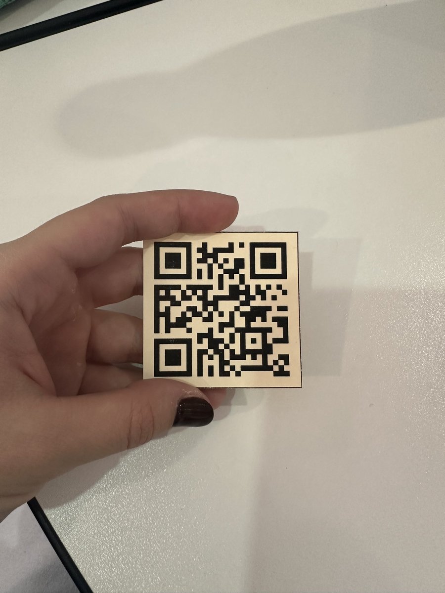 juliaTICEUCLM's tweet photo. En la asignatura de #ComunidadesVirtuales ponemos en prácticas recursos digitales tan útiles como los códigos QR, que nos permiten incluir URL de sitios web. Nuestras compañeras de #Pinterest y #Piktochart nos muestran de esta forma tan original su infografía. #TICEUCLM 👩🏻‍💻 https://t.co/Mlqu98kDU4