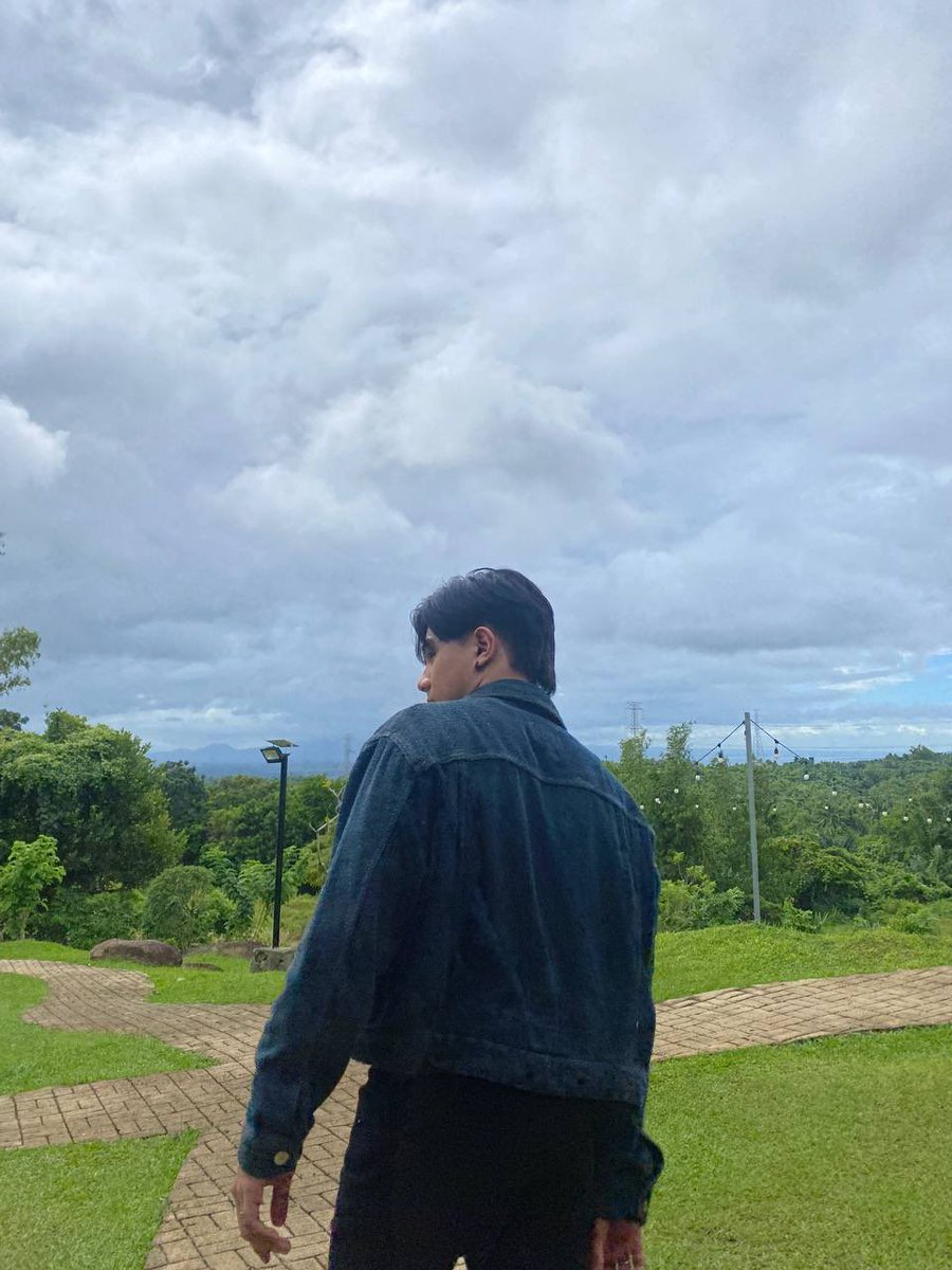 StarMusicPH's tweet image. soft launch muna baka majinx hehehe @bgyo_ph 🤍

✧˖°.#BGYO_Bulalakaw, OUT NOW!✧˖°.
Performance Video ✨: youtu.be/bQje1yJXGvg
Stream here ☄: orcd.co/bulalakawbgyo

#BGYO #StarMusicPH