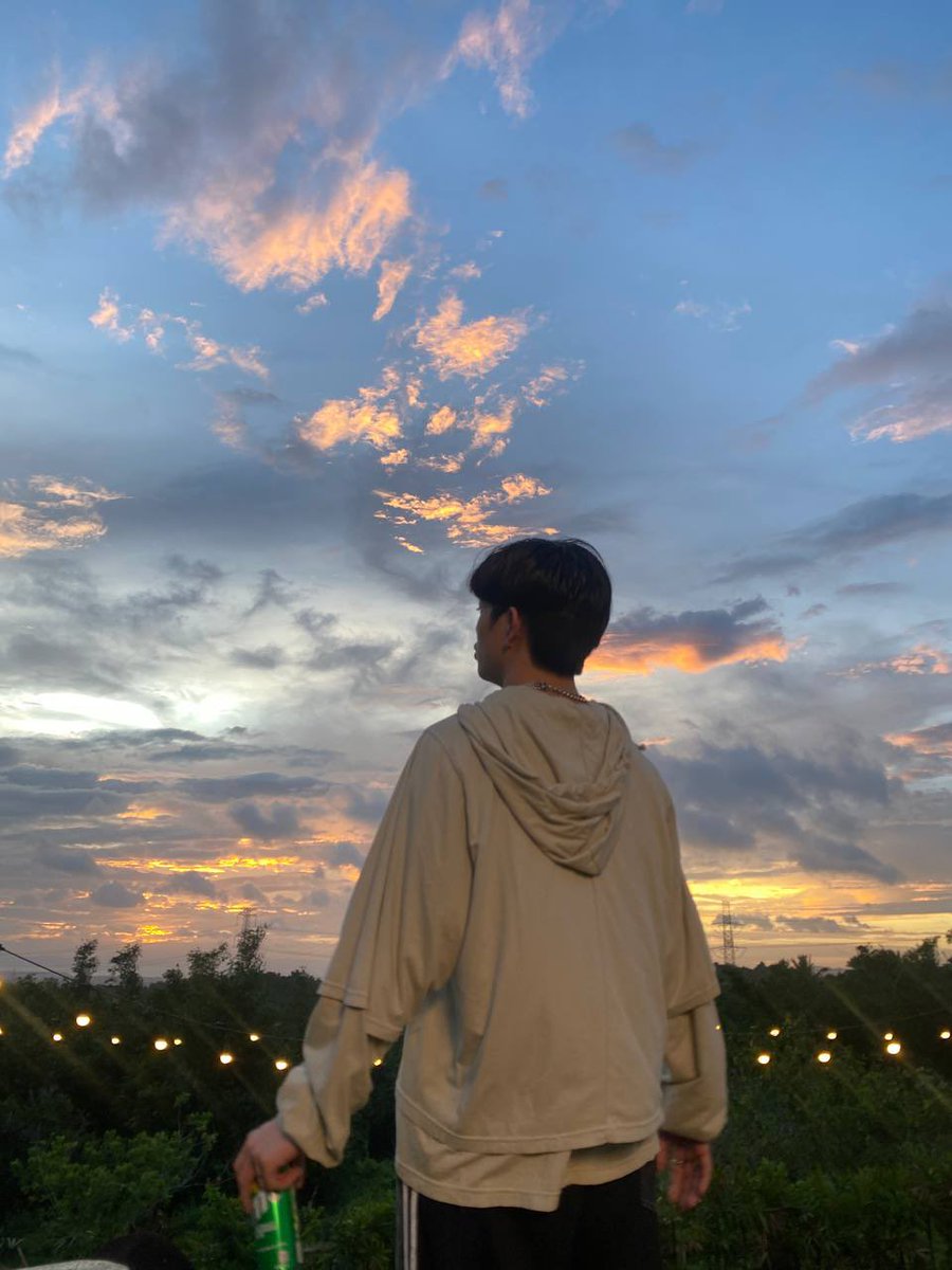 StarMusicPH's tweet image. soft launch muna baka majinx hehehe @bgyo_ph 🤍

✧˖°.#BGYO_Bulalakaw, OUT NOW!✧˖°.
Performance Video ✨: youtu.be/bQje1yJXGvg
Stream here ☄: orcd.co/bulalakawbgyo

#BGYO #StarMusicPH