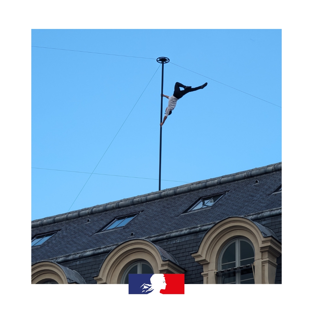 📺 Rendez-vous ce soir 21h10 sur @ftvculturebox pour (re)découvrir le spectacle Horizon ! Le Palais Royal a accueilli la compagnie L’Oublié(e) pour une performance acrobatique lors des dernières Journées du patrimoine. #OlympiadeCulturelle