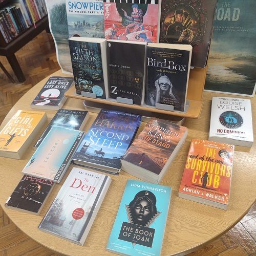 RochdaleLibrary's tweet photo. Here at Milnrow Library we are walking in a Nuclear Winter Wonderland, with all your post-apocalyptic favourites 😱 ❄️
#rochdalelibraries #milnrow #milnrowandnewhey #milnrowlibrary
#readmore #postapocalypticfiction #postapocalypticbooks #dystopian #dystopianfiction https://t.co/DUYfXOYRwR