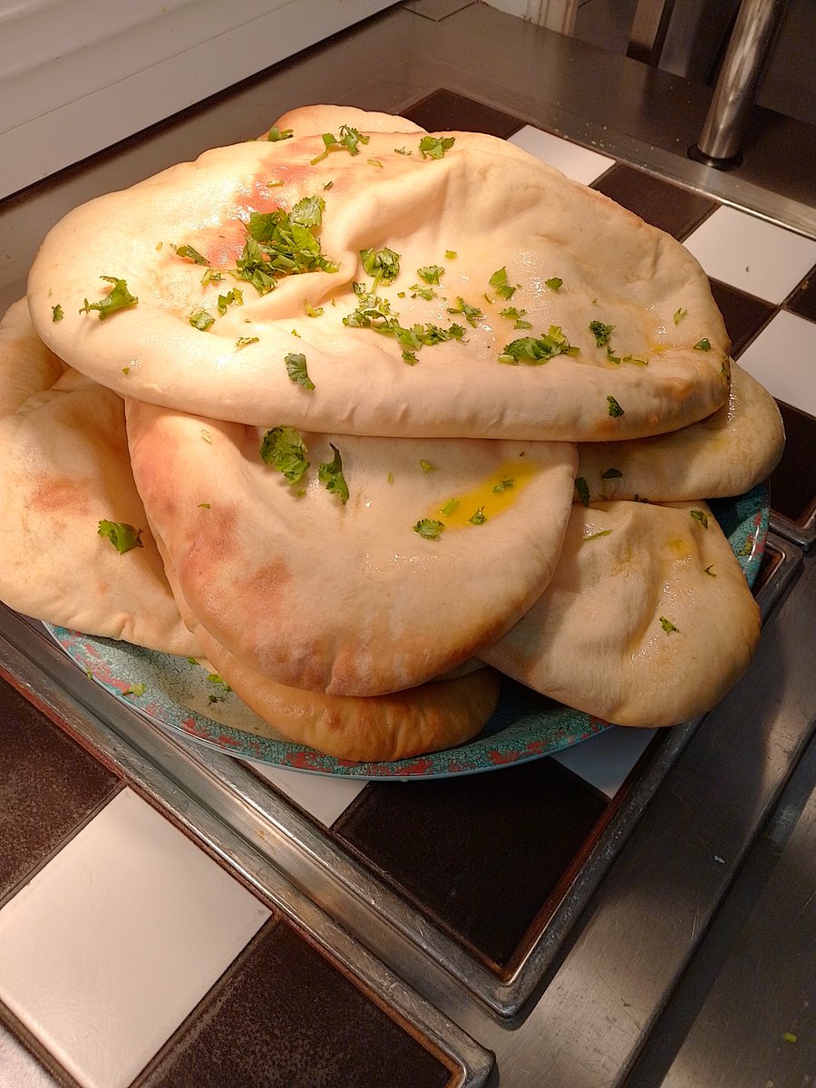 HHStChris's tweet photo. Super sized naan at St Christina's #projectknead https://t.co/ADJUdJbkZf
