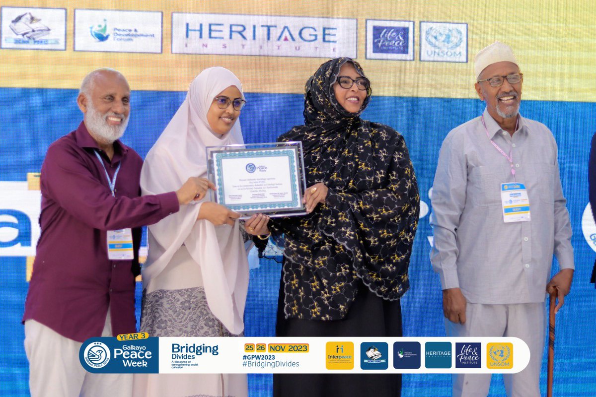 GLKPW's tweet image. Gaalkacyo Peace Week honored the efforts of organizations like PDF, Inter-peace, PDRC, UNSOM, Heritage, LPI, Media, Joint Police, Somtel, and Liibaan Mohamed Hassan, recognizing their combined work towards peace and development in the region. #GWP2023 #Gaalkacyo