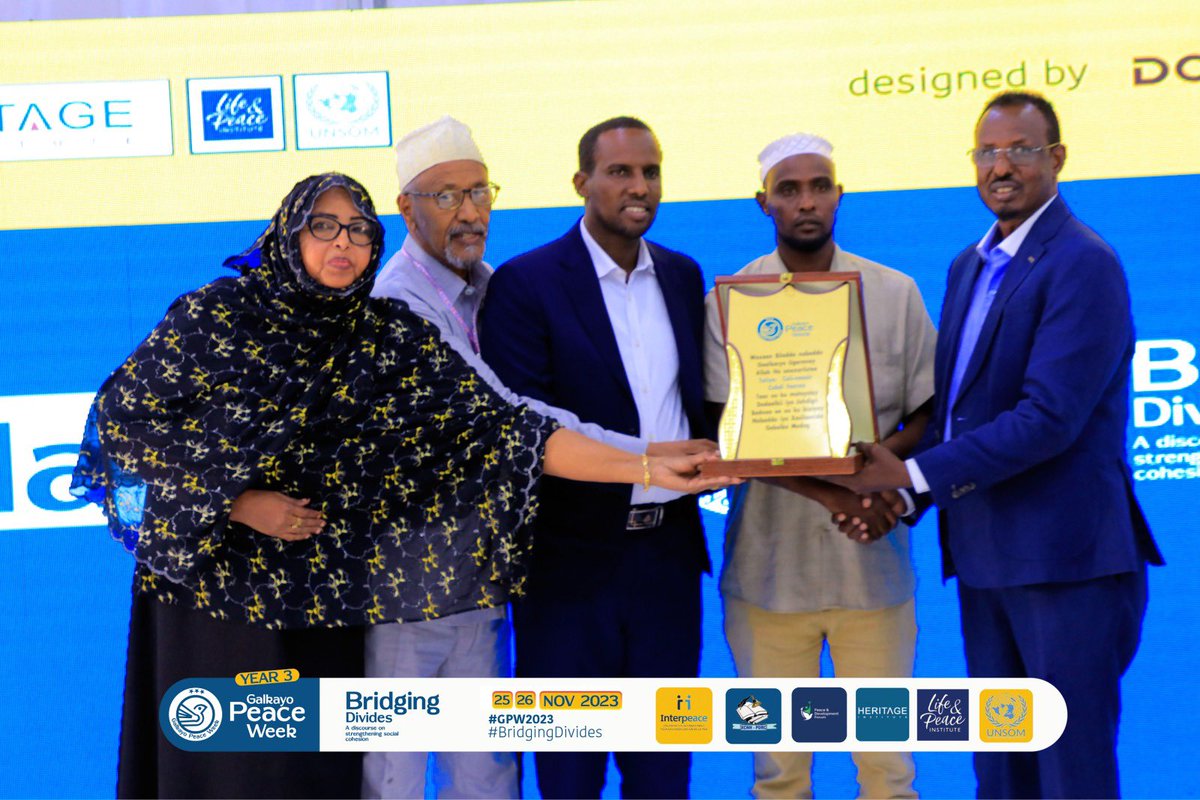 GLKPW's tweet image. Gaalkacyo Peace Week honored the efforts of organizations like PDF, Inter-peace, PDRC, UNSOM, Heritage, LPI, Media, Joint Police, Somtel, and Liibaan Mohamed Hassan, recognizing their combined work towards peace and development in the region. #GWP2023 #Gaalkacyo