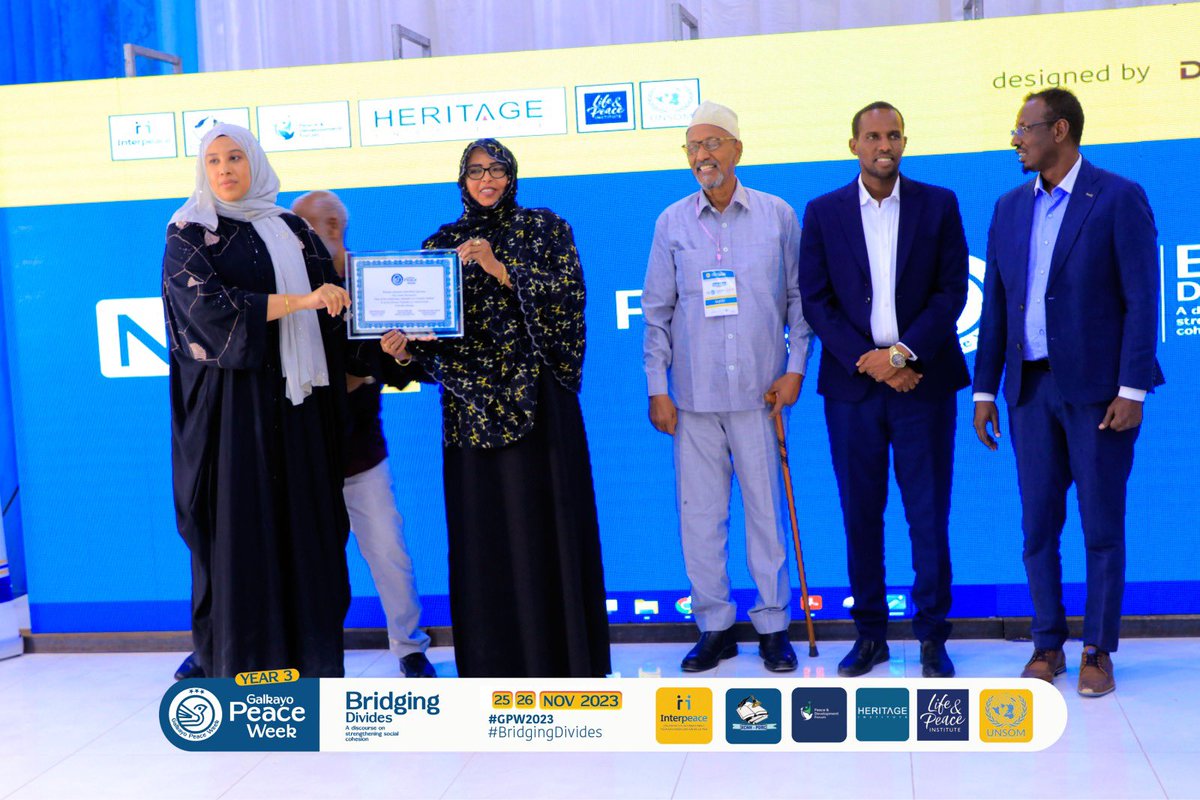GLKPW's tweet image. Gaalkacyo Peace Week honored the efforts of organizations like PDF, Inter-peace, PDRC, UNSOM, Heritage, LPI, Media, Joint Police, Somtel, and Liibaan Mohamed Hassan, recognizing their combined work towards peace and development in the region. #GWP2023 #Gaalkacyo