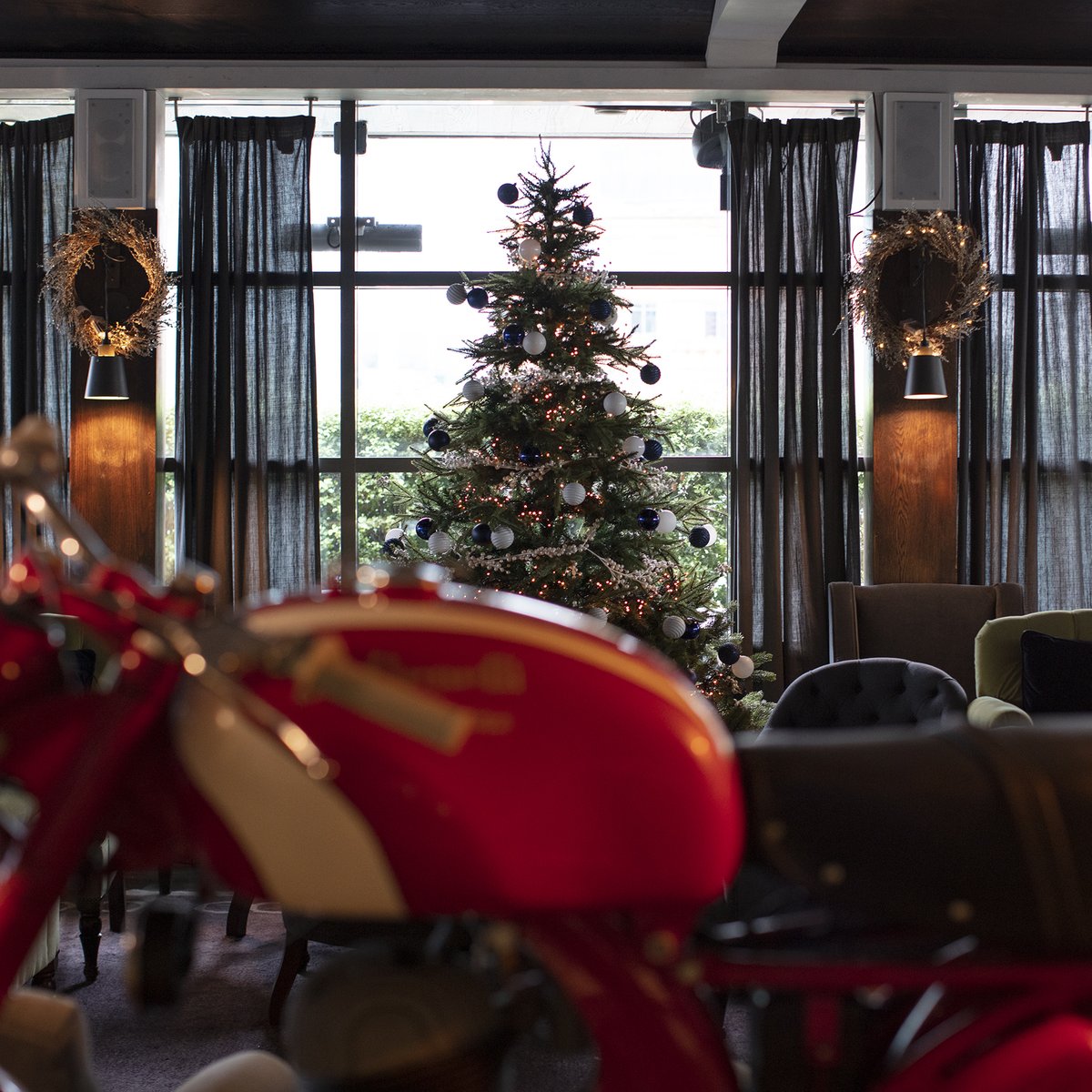 It's the season to be jolly! We're Christmas ready at Eight Club. How excited are you?

#Liverpoolstreet #EightClubMoorgate #Privatemembersclub #London