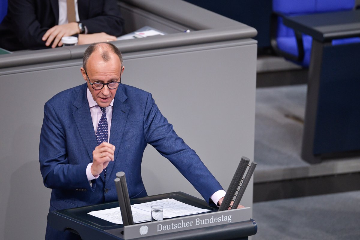 CDU·CSU (@cducsubt) on Twitter photo Klare Worte von <a href="/_FriedrichMerz/">Friedrich Merz</a> an Bundeskanzler #Scholz: „Vor allem wissen Sie immer alles besser als alle anderen.” <a href="/derspiegel/">DER SPIEGEL</a> nannte es den „Absturz eines Besserwissers”. Besser hätte man es nicht beschreiben können. Klare Worte von <a href="/_FriedrichMerz/">Friedrich Merz</a> an Bundeskanzler #Scholz: „Vor allem wissen Sie immer alles besser als alle anderen.” <a href="/derspiegel/">DER SPIEGEL</a> nannte es den „Absturz eines Besserwissers”. Besser hätte man es nicht beschreiben können.
