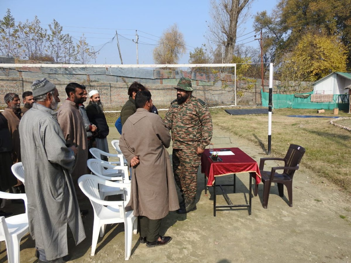 #IndianArmy organised an interaction with panch & sarpanch at Ningli, #Baramulla. The event was aimed at fostering community-driven #development and promoting a collaborative approach to address local issues.
#Kashmir #culture #UttrakhandTunnelRescue #BharatLitFest #Growth
