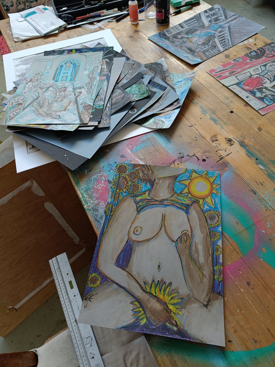 Omdat ik erover denk om een OnlyFans voor mijn erotische kunst te maken laat ik mijn stagiairs alles fotograferen. Dus ik vraag: hoe gaat het? Zijn jullie verpest for life dankzij die tekeningen?
<a href="/HoutLenny/">Lenny Van hout</a> : Nee ik zie vooral dingen die ik wil gaan uitproberen.
🤣🤣🤣