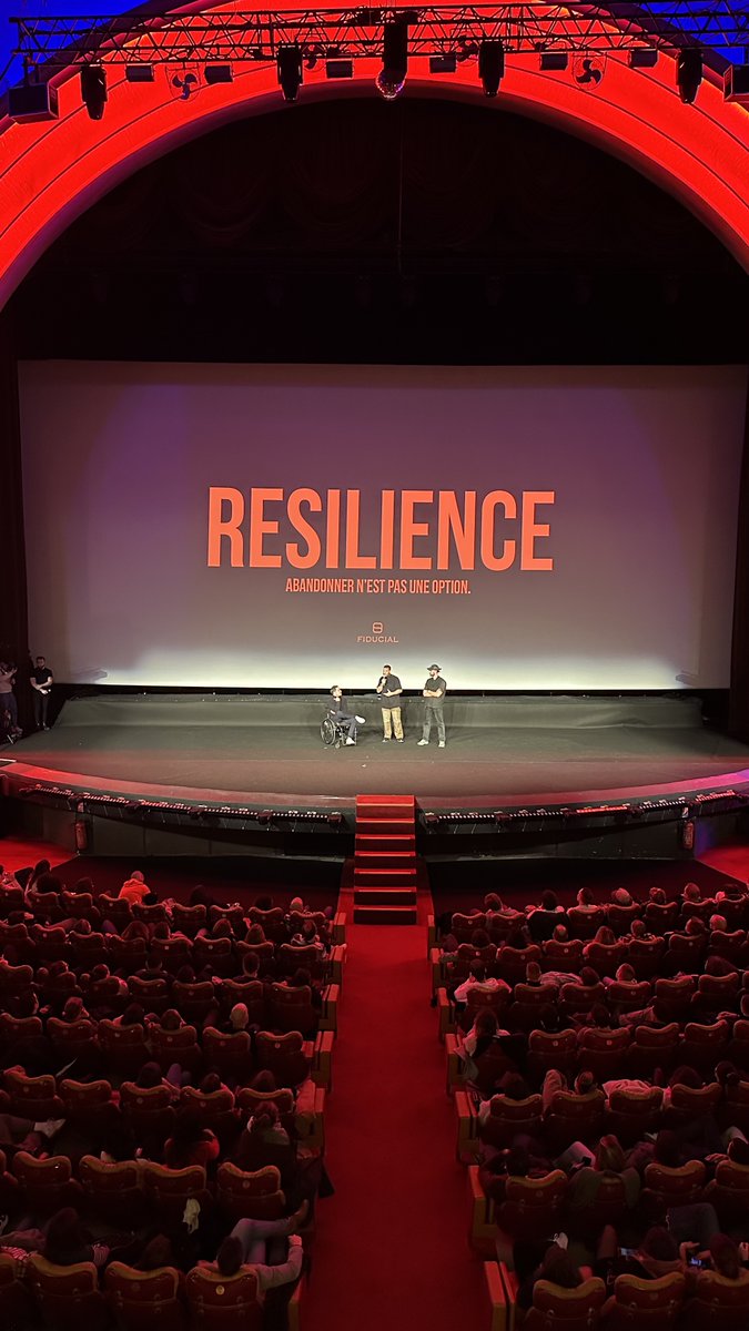 Encore un “overnight succes” qui a pris 5 ans → <a href="/Loury_Explorer/">Loury Lag</a> 

Déc 18 : 1ère itw de sa vie sur mon podcast “Je t’emmène en voyage”

Nov 23 : Avant-première au Grand Rex pour son film Résilience avec <a href="/el_marticino/">El Marticino</a>