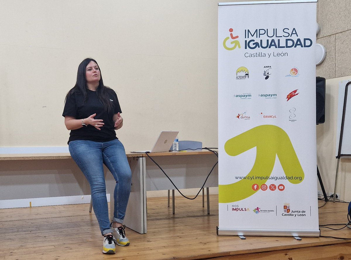 IMPULSA_CyL's tweet photo. @cascajares_es La responsable del Área de Comunicación de @IMPULSA_CyL, María Hernández, presenta el cambio de marca de #PREDIF a ➡️ #IMPULSAIGUALDAD, que no solo es de la confederación sino también de todas las entidades que la integran. https://t.co/pdqwxzRKnN