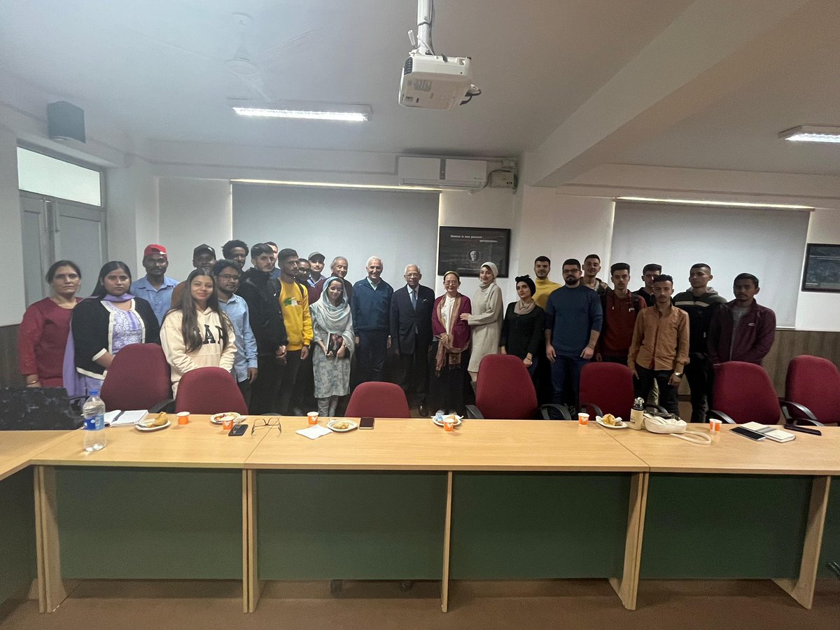 Ambsanjivarora's tweet photo. @ShooliniUniv @OfficialPU With some of the distinguished international faculty and students fm around the world !  @ShooliniUniv’s diversity is one of its many distinctive strengths, with an increasing number of substantive partnerships within 🇮🇳 and across countries &amp; continents. https://t.co/cBJjM4aSjT