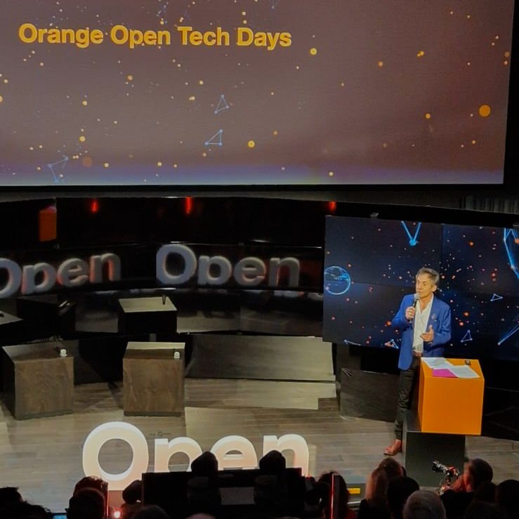 Le physicien <a href="/EtienneKlein/">Etienne KLEIN</a> intervient en direct de l'Opening session des @Orange #OpenTechDays sur le lien entre science et confiance : 
"La technologie devient vectrice de pédagogie scientifique."