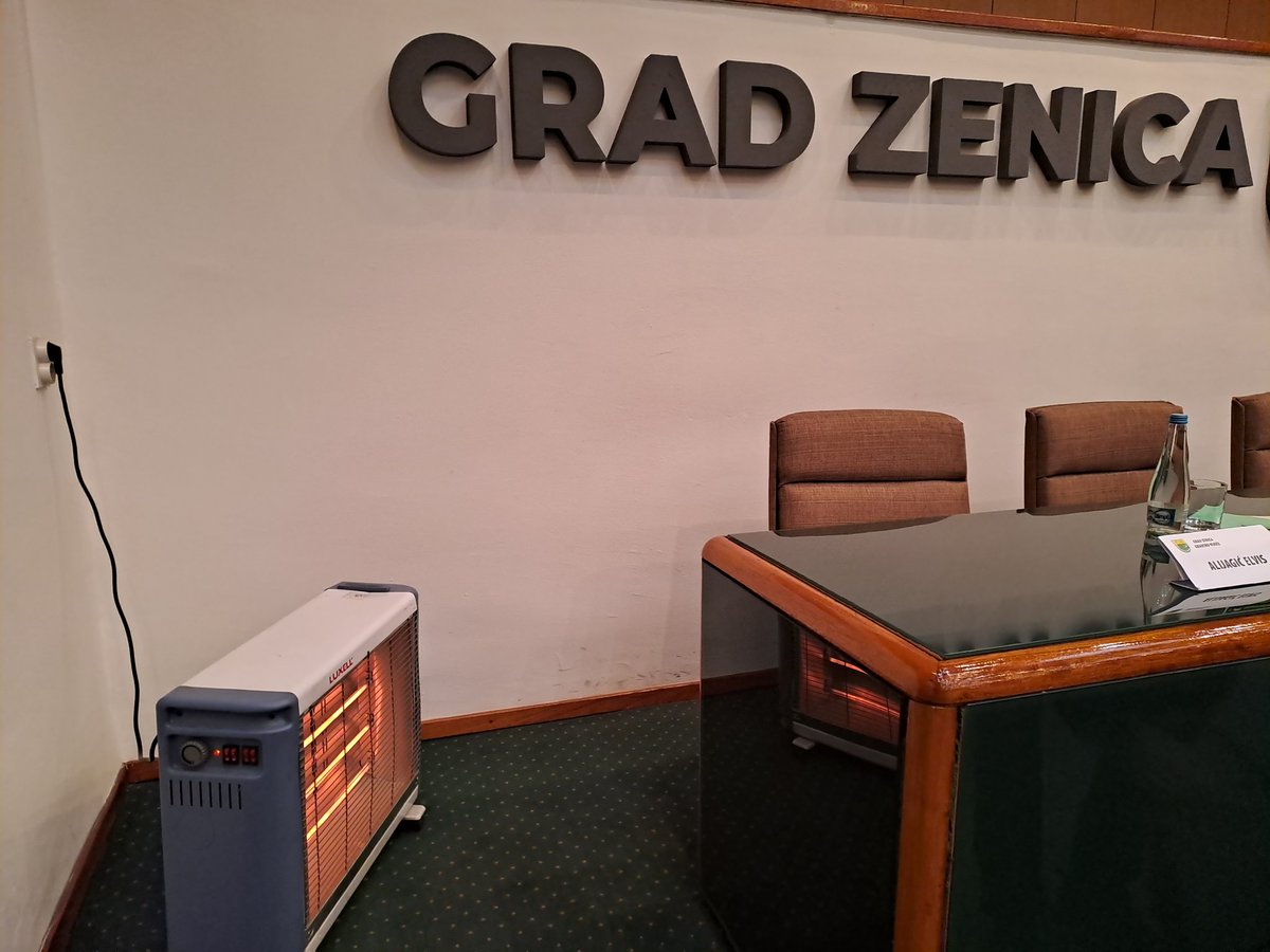 VelidaK1's tweet image. Sala gradskog vijeca nema grijanja #gradzenica