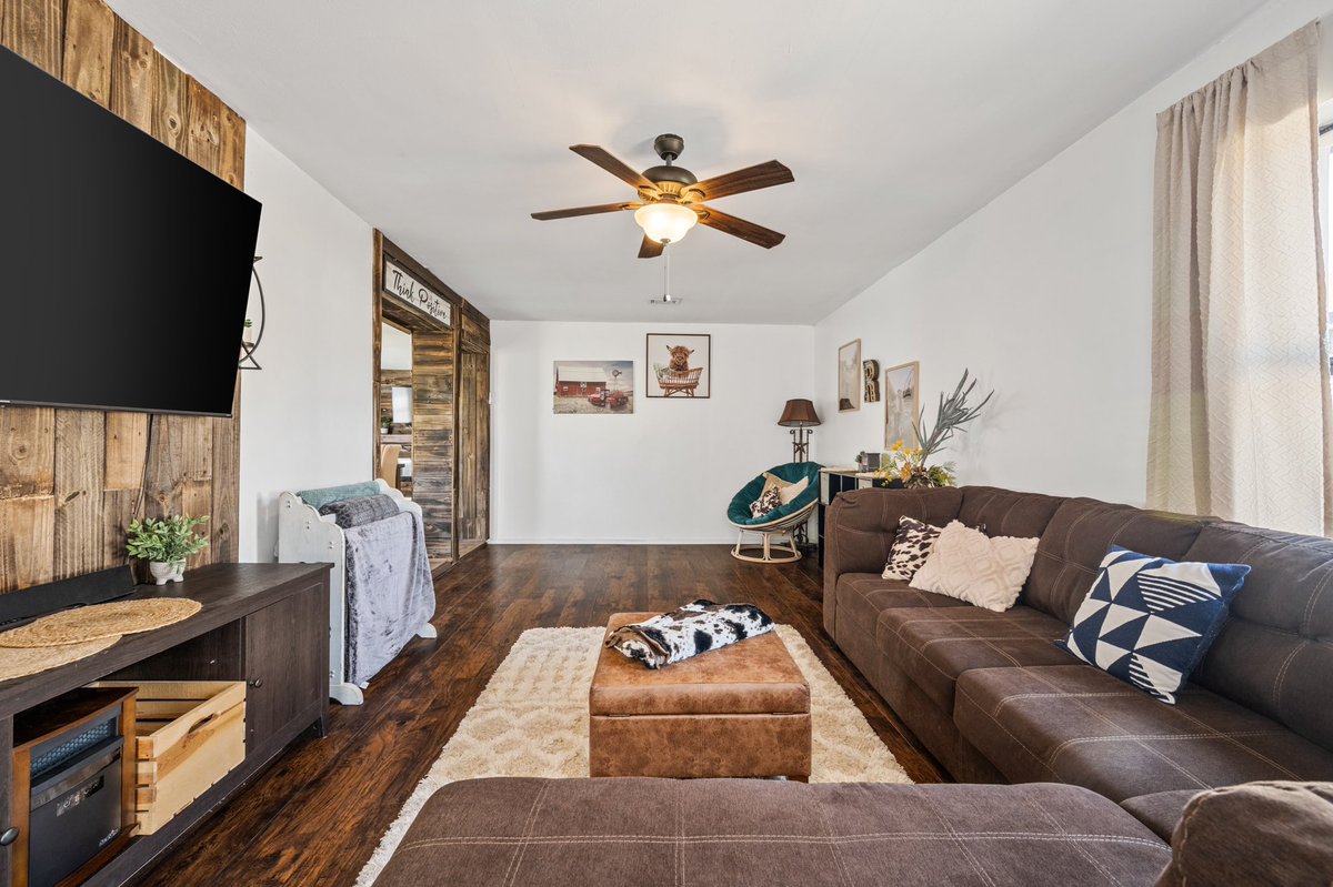 LocEdit's tweet photo. We are real estate photo editors with many years of experience.  Resolution time is within 8-12 hours.  Free editing of 3-5 test images
  We work every day.  If you're looking for a team of real estate editors, message or contact me!
  My Gmail: locphotoediting@gmail.com https://t.co/tC0kGd7dY9