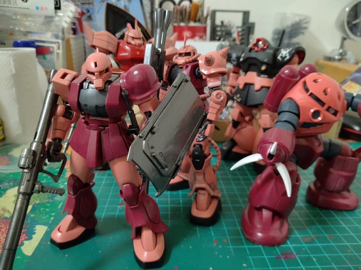 2WHmzAjPtVx6Cx8's tweet photo. スジ彫りの前に塗装してしまった😅
スジ彫り、デカールしてまた塗装だ🤔
＃シャア・アズナブル
#赤い彗星
#MS05 https://t.co/v2eESrbDlo
