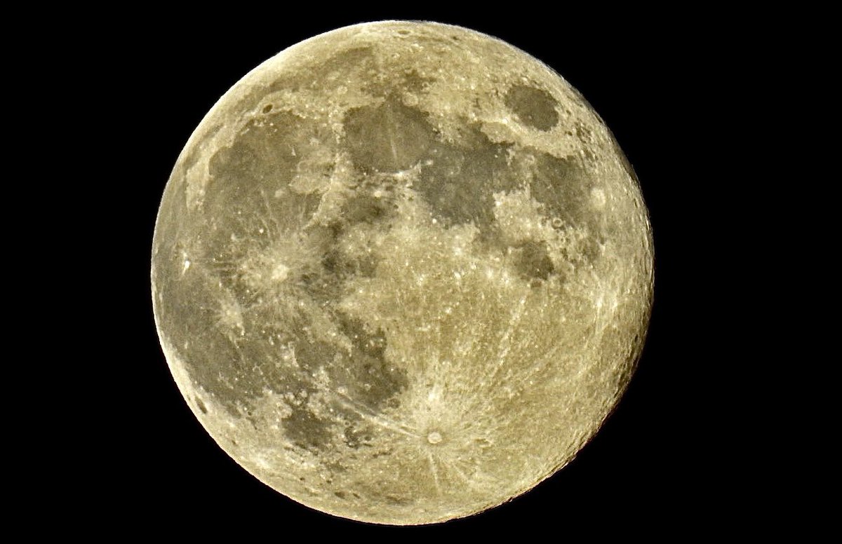 Last nights Full Beaver Moon <a href="/BBCLookNorth/">BBC Yorkshire</a> <a href="/bbcweather/">BBC Weather</a> <a href="/Hudsonweather/">Paul Hudson</a> <a href="/KeeleyDonovan/">Keeley Donovan</a> <a href="/Abbiedew/">Abbie Dewhurst</a> <a href="/WakeExpress/">Wakefield Express</a> <a href="/journoLeanneC/">Leanne Clarke</a> <a href="/Normanton0809/">Five Towns Gossip</a> <a href="/PandCExpress/">Pont & Cas Express</a>