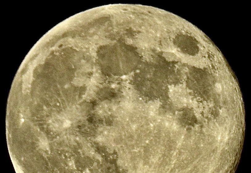 stphotography99's tweet photo. Last nights Full Beaver Moon @BBCLookNorth @bbcweather @Hudsonweather @KeeleyDonovan @Abbiedew @WakeExpress @journoLeanneC @Normanton0809 @PandCExpress https://t.co/Rh5h03P4a7