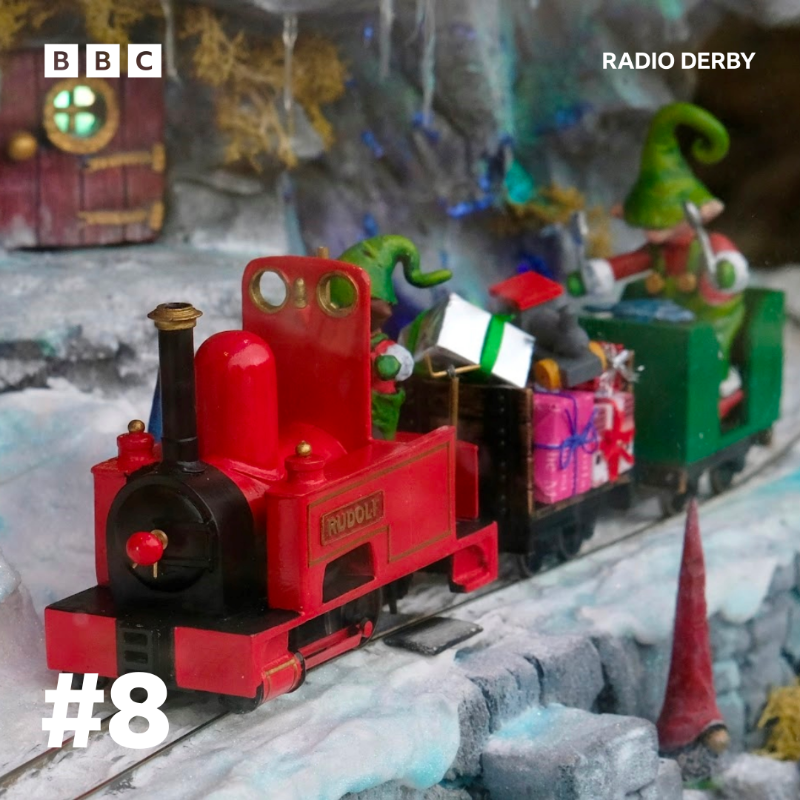 🎄 ADVENT CALENDAR - DOOR EIGHT🎄 This model railway in Holbrook is incredible 😍 Martin Paling built in nine years ago, and it’s become somewhat of a tradition to display it in his front window every year! 📸 The Christmas Railway