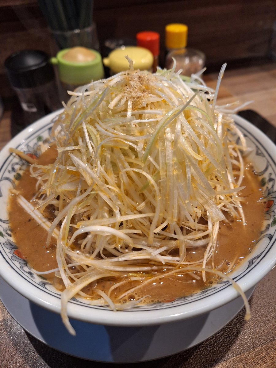 To247724To's tweet photo. 久しぶりの麺山🍜

券売機にかわってたー！
知らなかったー！！

そして、、、
お腹破裂する(笑)
そしてそして、、
おもい(笑)

でも美味しかった(,,•﹏•,,)

ニンニクマシマシ(笑)(笑)
( •́ฅ•̀ )ｸｯｻ

 #ラーメン女子 
 #ラーメン好きと繋がりたい 
 #ラーメン大好き https://t.co/l8gICdENWz