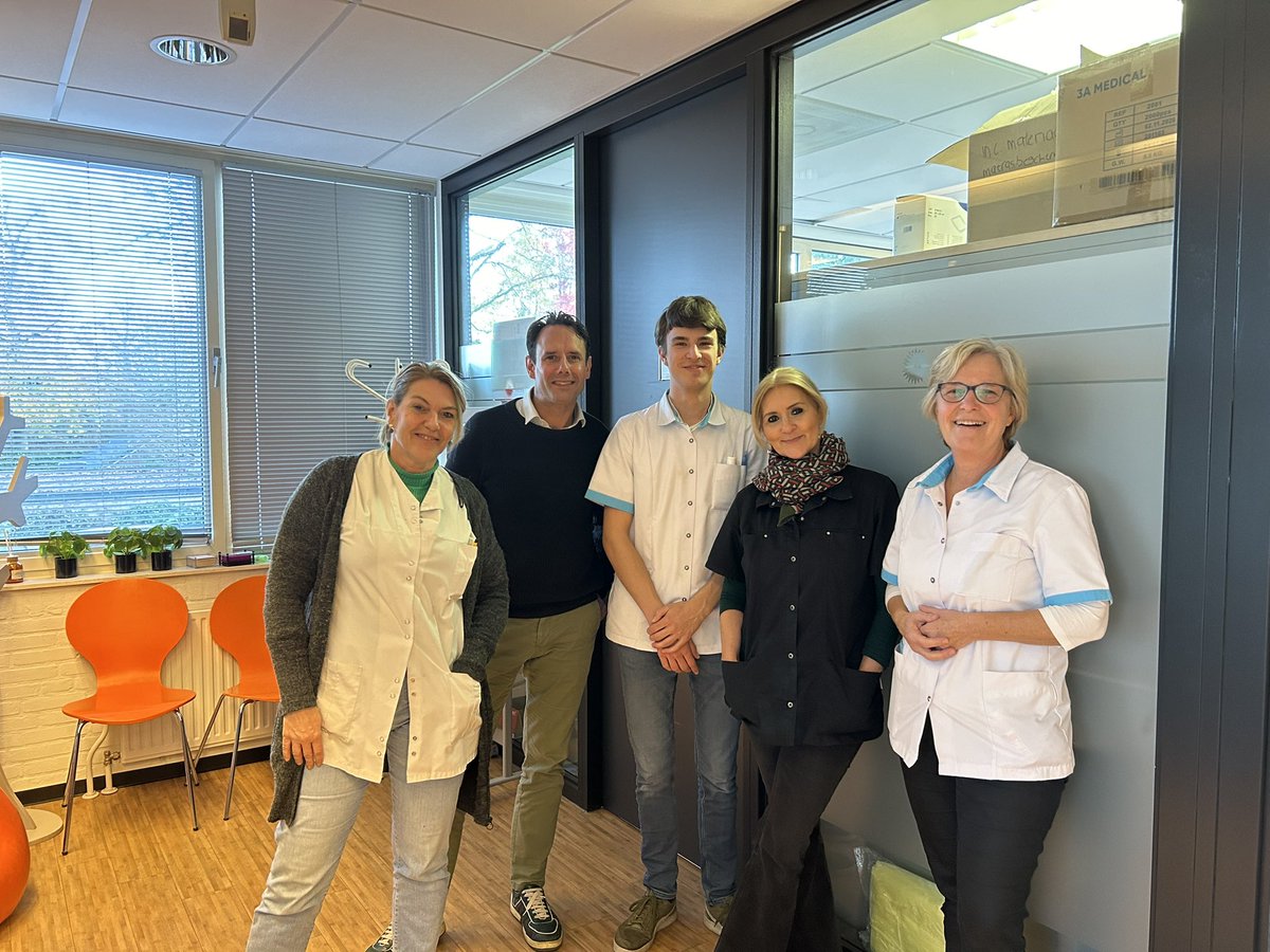 Met team BEL mee de wijken in van Laren, Eemnes en Blaricum. Mooi te zien hoe Lydia professionaliteit combineert met persoonlijke aandacht.. Enthousiast team met hart voor mensen. Ook super te zien hoe nieuwe mensen kiezen voor een baan in de zorg. Jelmer succes nog met je stage!