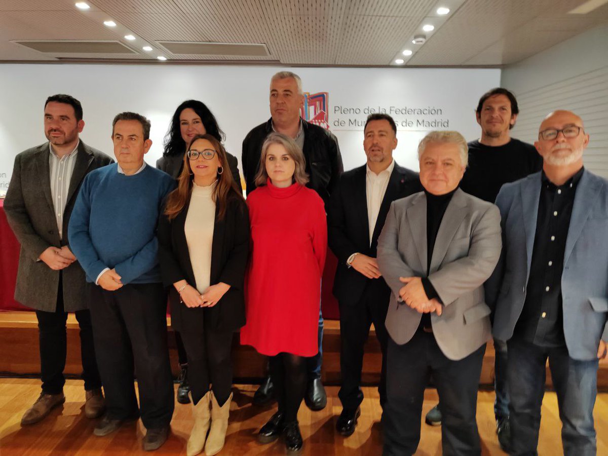 RmcMadrid's tweet photo. Hoy celebramos el XI Pleno de la @FedMMadrid, con @AidaCast como
Portavoz de la Red de Municipios por el Cambio y vicepresidenta de la Junta de Gobierno y alcades y concejales/as de nuestro grupo en la FMM. https://t.co/zPi0NEwV3J