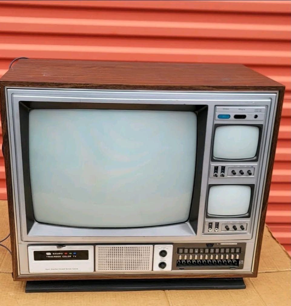 mdf200's tweet photo. From FB: Now THIS is what I call a CRT!!!
#LiveGoals #WANT https://t.co/MBIw2vv1L0