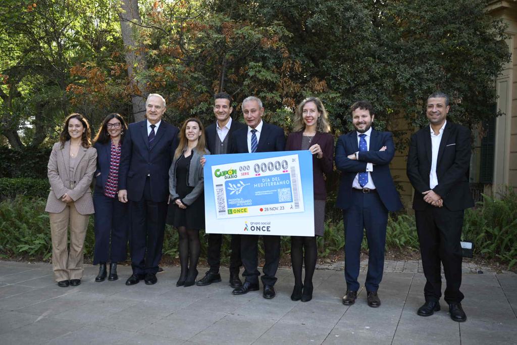 ONCE Catalunya (@oncecatalunya) on Twitter photo 🌊Hem presentat el cupó que l'<a href="/ONCE_oficial/">ONCE</a> dedica avui a la <a href="/UfMSecretariat/">Union for the Mediterranean</a> per celebrar el Dia del Mediterrani.
<a href="/Patriciasanzc/">Patricia sanz</a>, vicepresidenta de l’ONCE, ha lliurat el cupó amb la llegenda ⛵️ 'Troba el Mediterrani a la teva ciutat’, a Nasser Kamel, secretari general de la UpM 🌊Hem presentat el cupó que l'<a href="/ONCE_oficial/">ONCE</a> dedica avui a la <a href="/UfMSecretariat/">Union for the Mediterranean</a> per celebrar el Dia del Mediterrani.
<a href="/Patriciasanzc/">Patricia sanz</a>, vicepresidenta de l’ONCE, ha lliurat el cupó amb la llegenda ⛵️ 'Troba el Mediterrani a la teva ciutat’, a Nasser Kamel, secretari general de la UpM