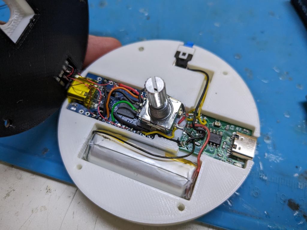 futuranet_it's tweet photo. Scopri come creare un semplice fidget toy! 🤖✨
Dai un'occhiata al blog per tutti i dettagli tecnici e le sfide creative!
https://t.co/oNpXRh3wjW
#elettronica #elettronicain #maker #futuranet #Arduino #LED #WS2812 #FastLED #fidgettoy https://t.co/eFsxXBPXF3
