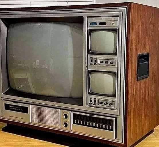 mdf200's tweet photo. From FB: Now THIS is what I call a CRT!!!
#LiveGoals #WANT https://t.co/MBIw2vv1L0