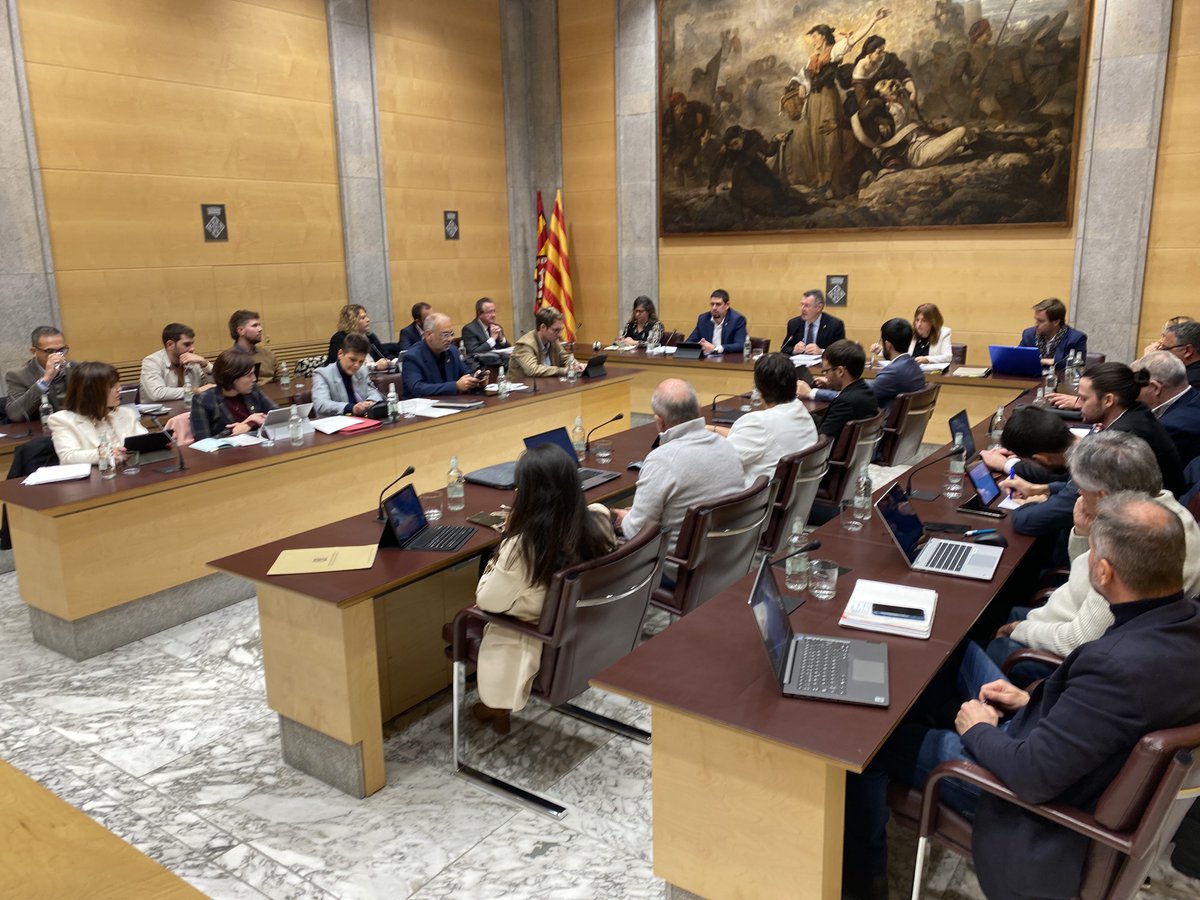 DiputacioGirona's tweet photo. ✅Vistiplau del #PleDdGi al #PressupostDdGi2024, que incrementa un 16,6% respecte a l'exercici anterior. En total, 1⃣9⃣7⃣ milions d'euros.
El pressupost general inclou:
▪️ La corporació
▪️ Els tres organismes autònoms (@dipsalut, @XalocGirona i @ConservatoriGi)
▪️ Semega https://t.co/zIGVzD1zTO
