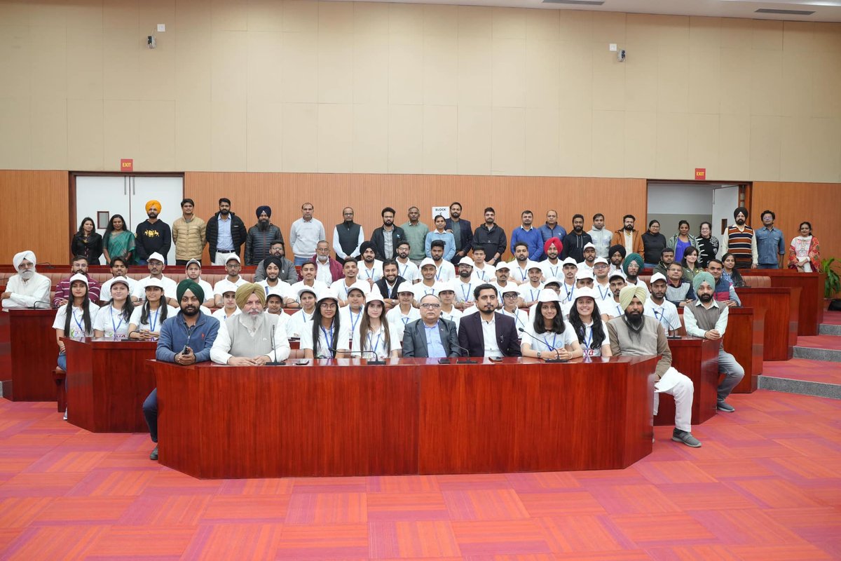 Excitement soaring!✨

The cultural exchange between Punjab & Karnataka is set in motion with the thrilling flag-off of #YuvaSangam Phase 3 at @iitropar. 🎉

The journey began at Chandigarh station, promising unforgettable moments and connections.🚂

#EkBharatShreshthaBharat