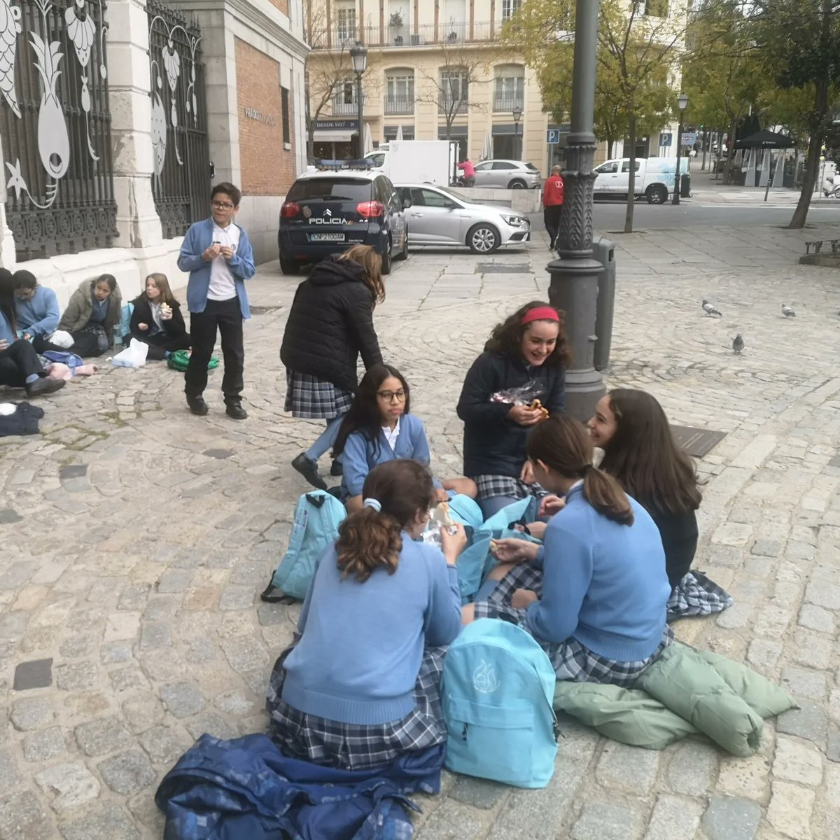sanjosevalde's tweet photo. 👉#5EP y #6EP han terminado la visita por el @museodelprado y ahora reponemos fuerzas.
#SanJosé #Since1878 #colegiosHHCC #EducaciónVicenciana #colegiosconalma #niñosquesonríen #loqueimportaesvivirlo https://t.co/1viqEFneXx