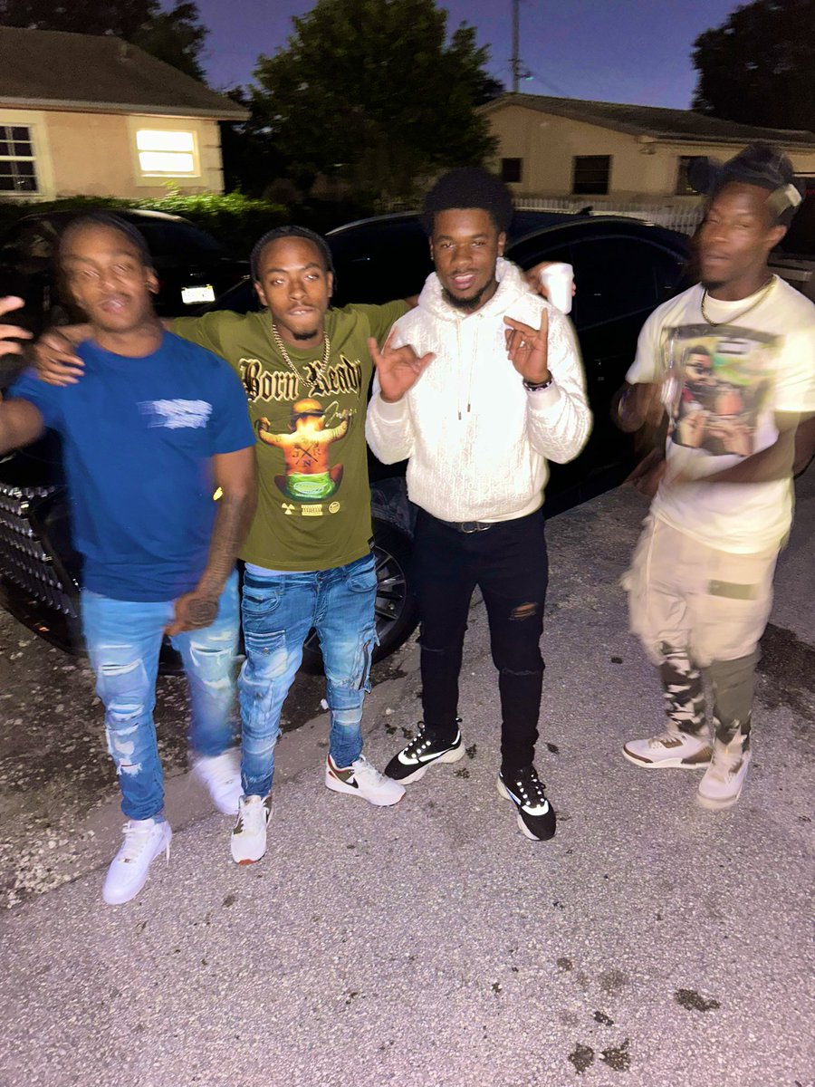 _Cribbs's tweet photo. We are not from around here it might be hard to understand us 🧛🏿‍♂️ https://t.co/gUaVd1B0h1