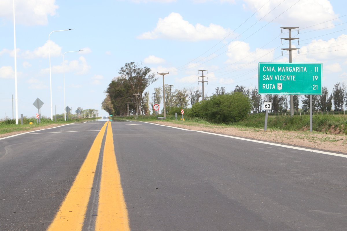 🛣️En María Juana inauguramos las obras de pavimentación de la Ruta Provincial Nº 63

Una inversión de más de 4 mil millones de pesos. “Esta provincia con más obras, con más comunicación, multiplica su capacidad productiva”, destacó el gobernador.

+info ⤵️
santafe.gov.ar/noticias/notic…
