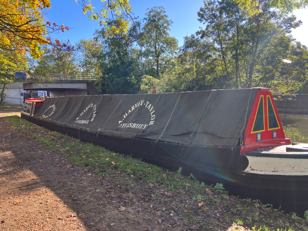 RickyWaterTrust's tweet photo. Meet Roger, our #historicboat, which is on the National Register of Historic Vessels. A Community Boat permanently moored at Batchworth. Roger welcomes visitors as part of our award-winning education programme #LearningattheLock
https://t.co/qp24yMjEyX https://t.co/DHU2YfHJ6O