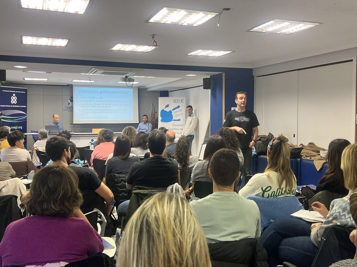 COEGIenfermeria's tweet photo. ✅ Es un auténtico lujo ver nuestra sede llena con compañerxs #enfermeras y enfermeros de #urgencias y #emergencias compartiendo opiniones y debatiendo sobre la situación actual y futura de la Especialidad https://t.co/DHrQU87Kse
