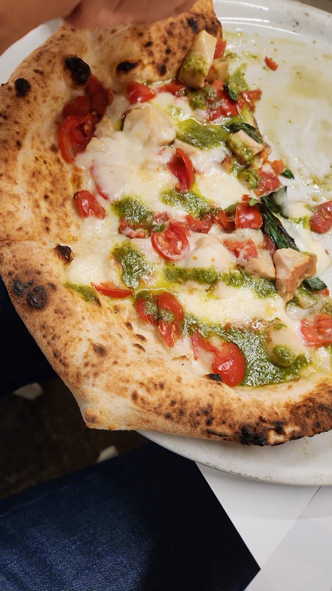 drnarcc's tweet image. Dad eating pizza and gelato for breakfast in Italy is the only motivation i needed for today ! 🥹😭