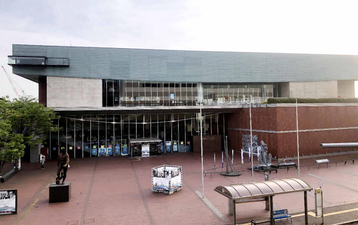 呉の大和ミュージアム、改修工事中は休館　24―25年度、近隣で資料一部を展示🚢 chugoku-np.co.jp/articles/-/390… 広島県呉市は、2025年度にリニューアルオープン予定の大和ミュージアムについて、工事期間中は休館とし、近隣の「ビュー・ポートくれ」で資料の一部を展示する方針を決めました😼@YamatoMuseum