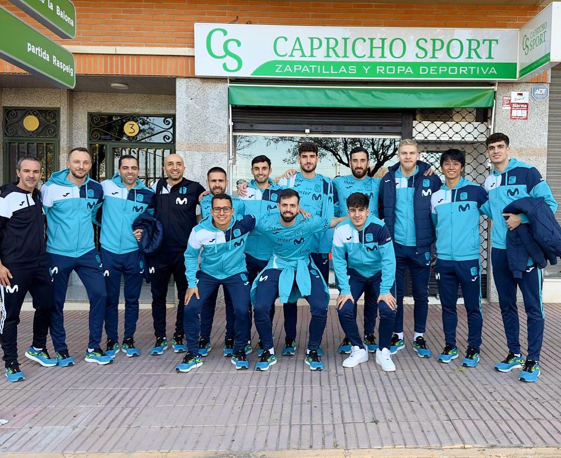 CaprichoSport's tweet photo. Ayer tuvimos una visita muy especial 😍 antes de que acabase la día vinieron a visitarnos los jugadores del @intermovistar .
Vinieron a San Vicente del Raspeig y sacaron un momento para pasarse por nuestra tienda🤩 
¡Sois muy megacracks! Aquí tenéis vuestra casa en Capricho https://t.co/hJu3IYZ3Hk