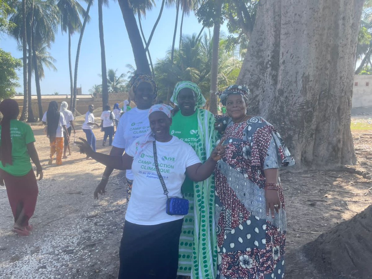 Jve_Senegal's tweet photo. #CampClimatSN2023
Jour 3: Rencontre de plaidoyer avec les communautés insulaires de Niodior. Une activité de reboisement sera effectuée à cette occasion.
#COP28 #YonnuCop28 #AACJ #JusticeClimatique #PertesEtDommages https://t.co/11O9fU4srM
