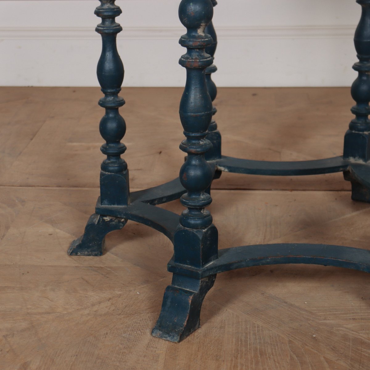 ArcadiaAntiques's tweet photo. Unusual late 19th Century Danish painted lamp table. 1890
Price: £1,450
https://t.co/zybKTRjmJc
#DanishTables #paintedlamptable #lamptables https://t.co/7Lz1OOuczs