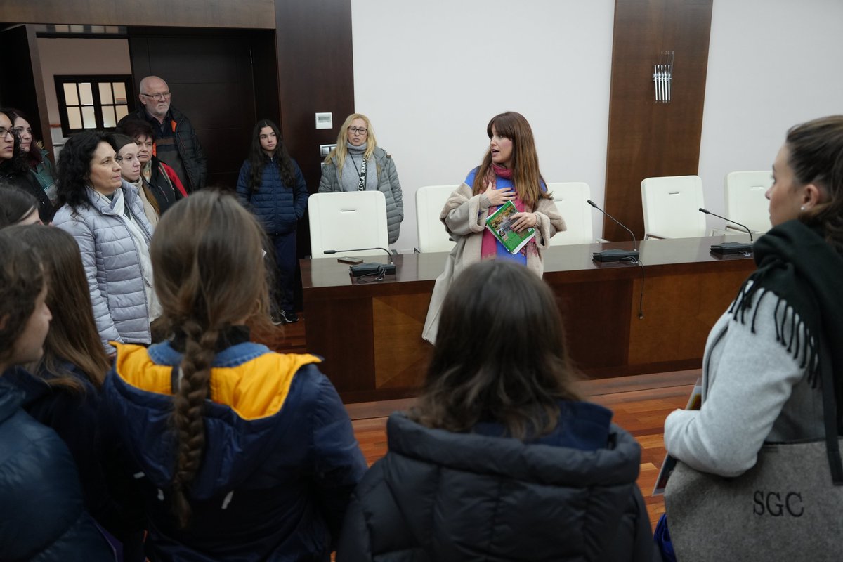 aytovvaserena's tweet photo. ▶El colegio San José participa por segundo año consecutivo en el proyecto Erasmus +

ℹ Hasta el 1 de diciembre, 8 profesores y profesoras de Polonia y Hungría realizarán un “Job Shadowing”
Por segundo año consecutivo, el colegio San José, participa en el proyecto Erasmus +. https://t.co/zgAfCcoHaz