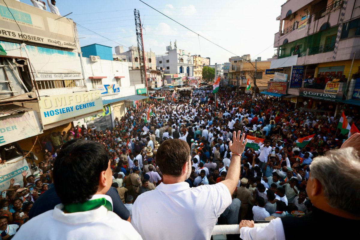 priyankagandhi tweet picture