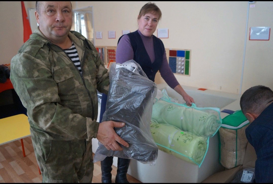 Жители Яльчикского муниципального округа присоединились к акции «Тепло для солдата». Они собрали для участников СВО гуманитарную помощь: теплые носки и перчатки, сапоги, шерстяные пояса и теплые одеяла, а школьники написали письма солдатам.

«Пусть эти… t2p.pw/OEBMjqZPMs