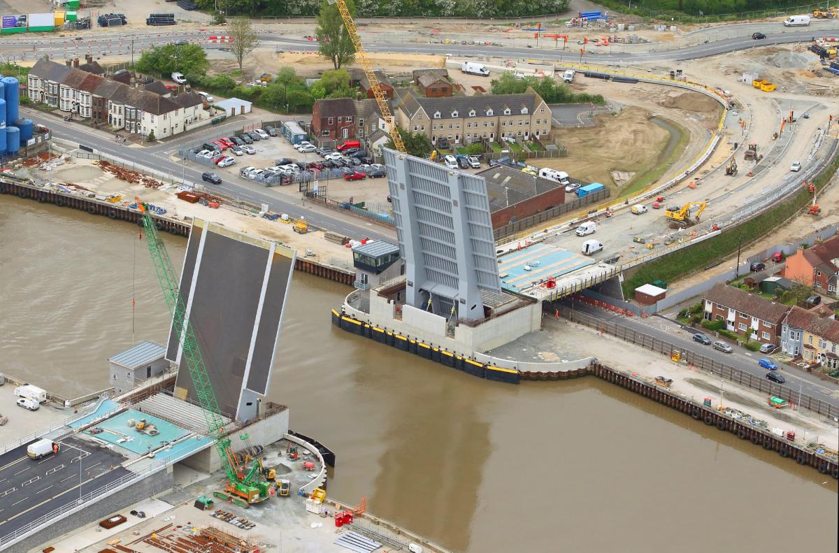 We've been informed by @NorfolkCC that as of 27 November Herring Bridge (Yarmouth) is now operational for vessels to pass through. Bridge Control will operate the bridge 24 hours a day, 365 days a year. For more information and instructions see: norfolk.gov.uk/roads-and-tran…