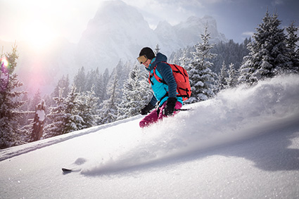 Ab auf die Bretter! #dvagerklärt, was zu einem guten Rundum-Schutz für den nächsten Skiurlaub dazugehört. #skiurlaub #halsundbeinbruch #skiing #skifoan #wintersport dvag.de/dvag/das-unter…